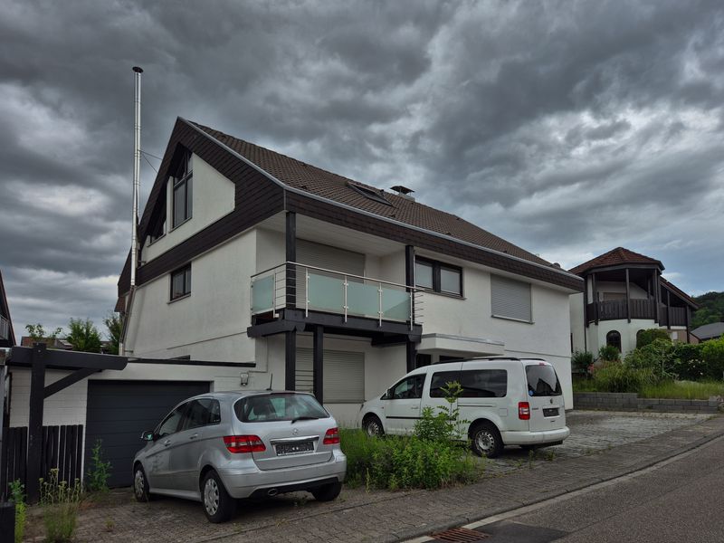 Freistehendes Zweifamilienhaus mit barrierefreiem Außenlift & Einliegerwohnung